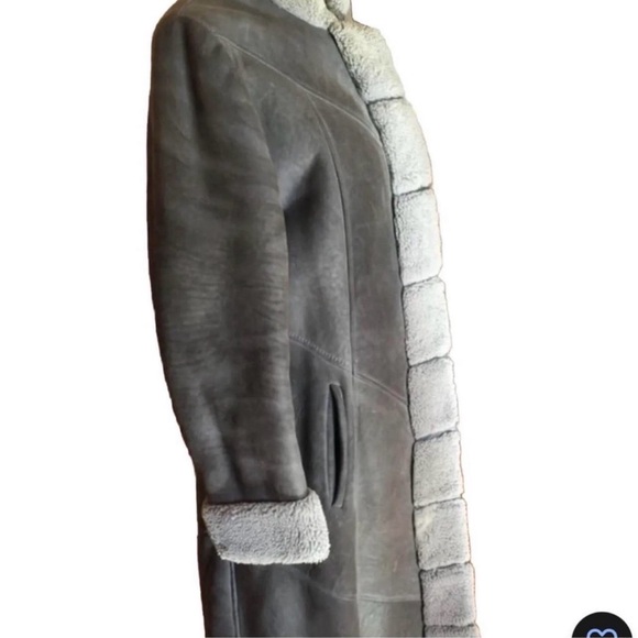 Beautiful shearling coat, stands collar. - Picture 9 of 9